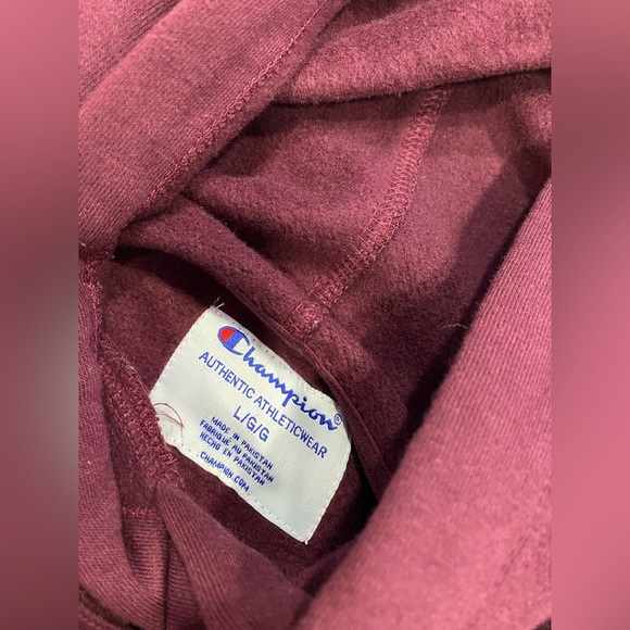 Champion women’s maroon cropped hoodie. - Picture 2 of 3